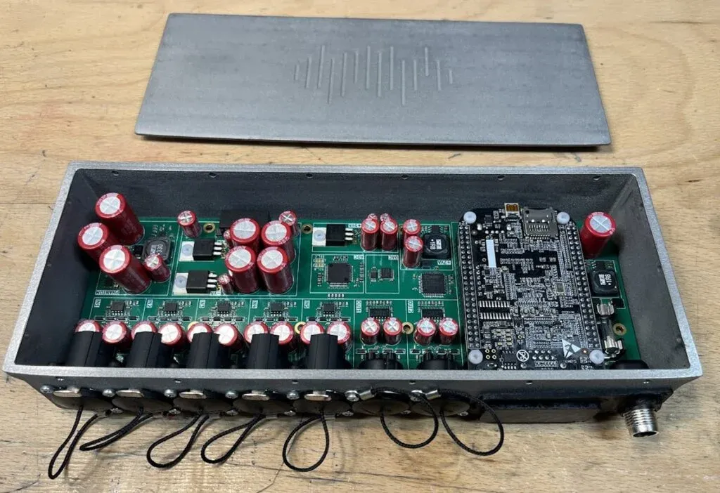 Photo of an open Silencions ANC prototype with visible electronic circuits and capacitors.